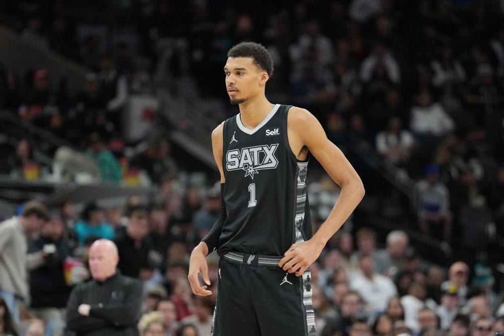 76人爆冷马刺，麦科勒姆制霸全场的简单介绍