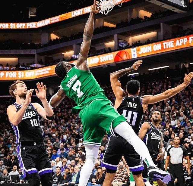 快船险胜上海队,福克斯状态火热 快船险胜上海队,福克斯状态火热